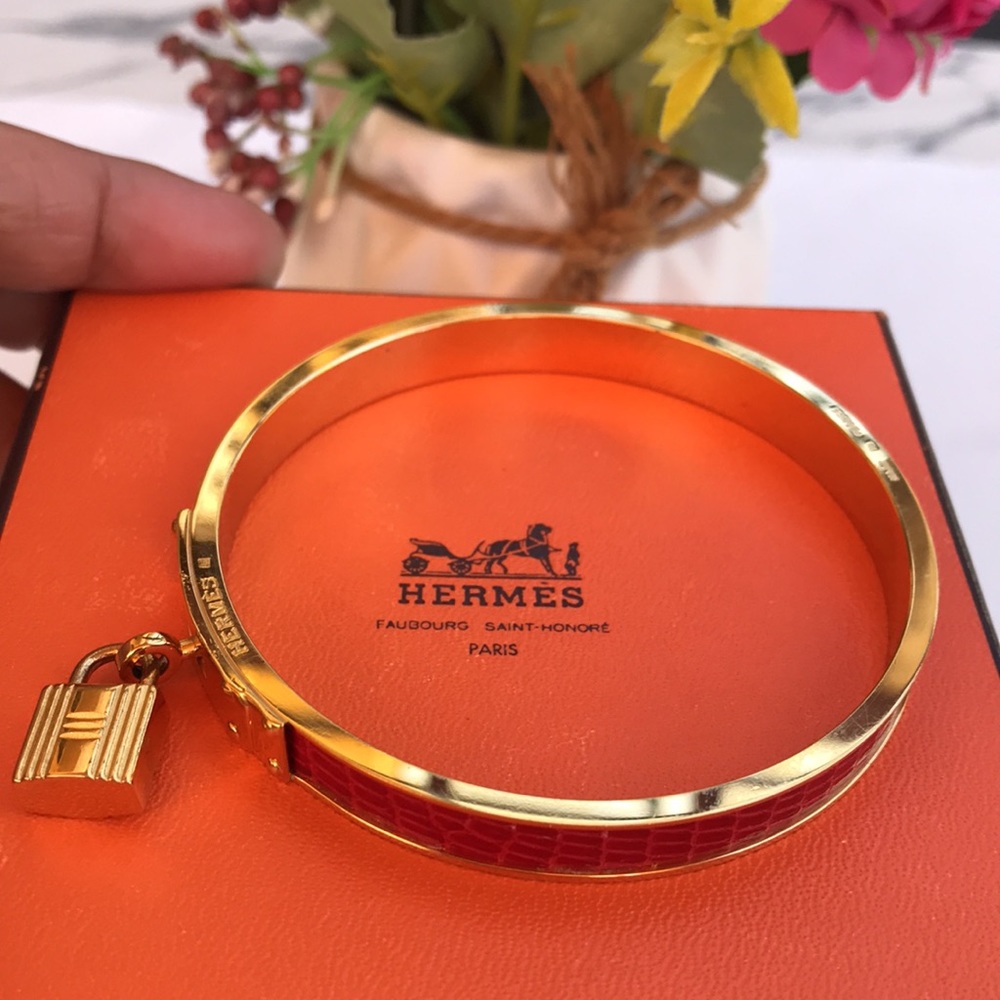 💯Authentic HERMES Kelly Cadena Lizard Motiff Bangle in Gold Kelly lock setting